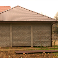 Wygląd ścian garażu z płyt betonowych